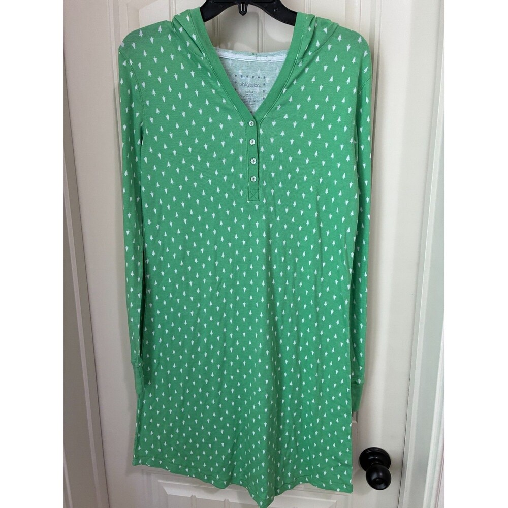 XHILARATION HOODED  HENLEY NIGHTGOWN JRS SIZE LARGE GREEN W/CHRISTMAS TREES NEW